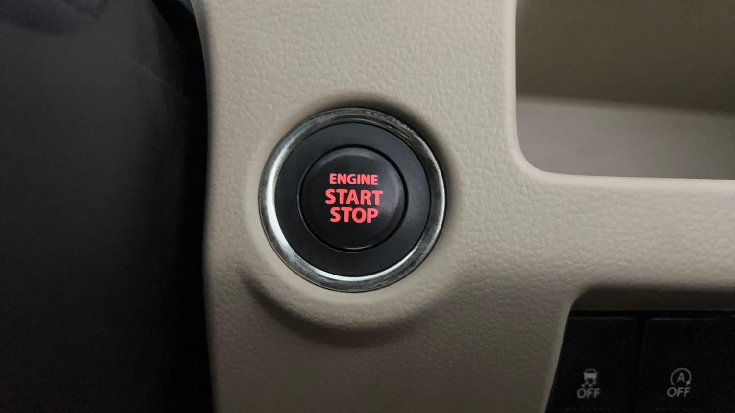 Used 2023 Maruti Suzuki Ciaz Alpha 1.5 Petrol Manual top_features Keyless start