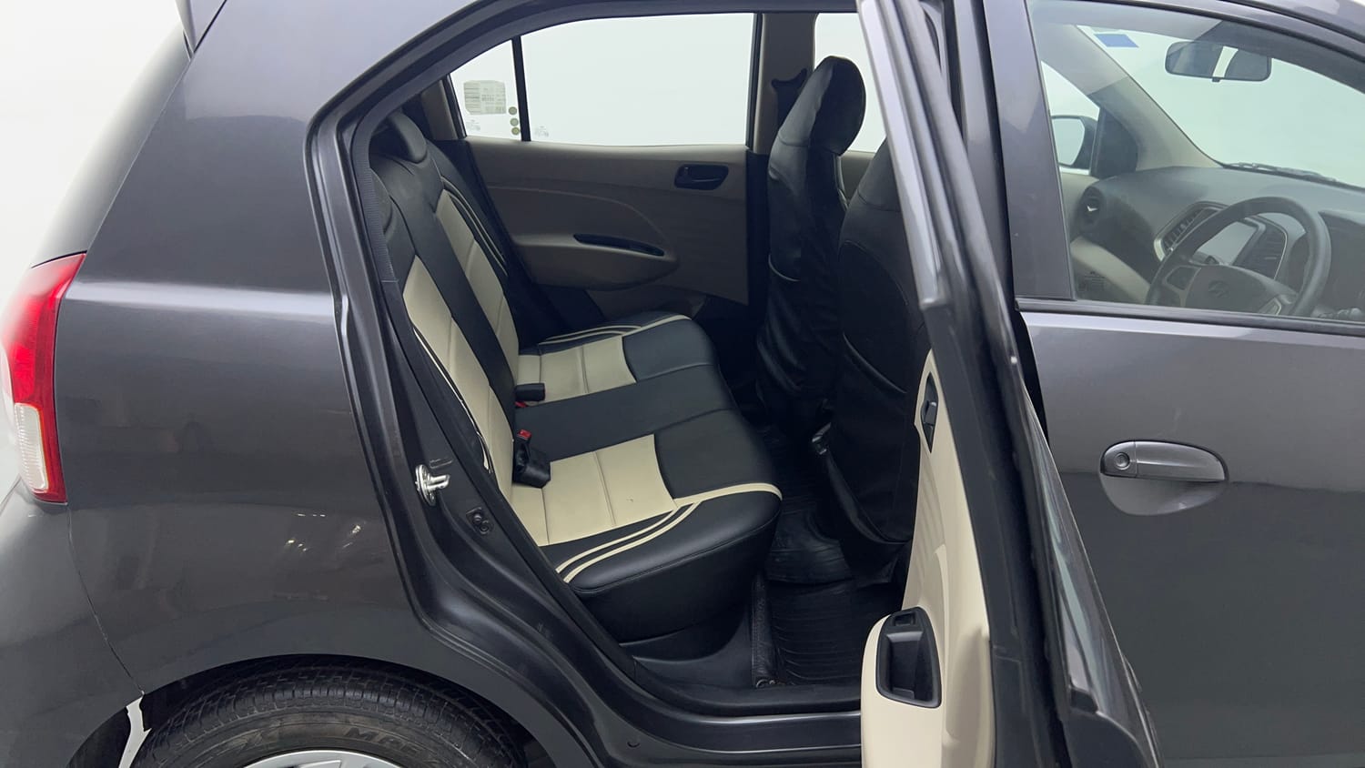 Used 2022 Hyundai Santro Sportz Petrol Manual interior RIGHT SIDE REAR DOOR CABIN VIEW