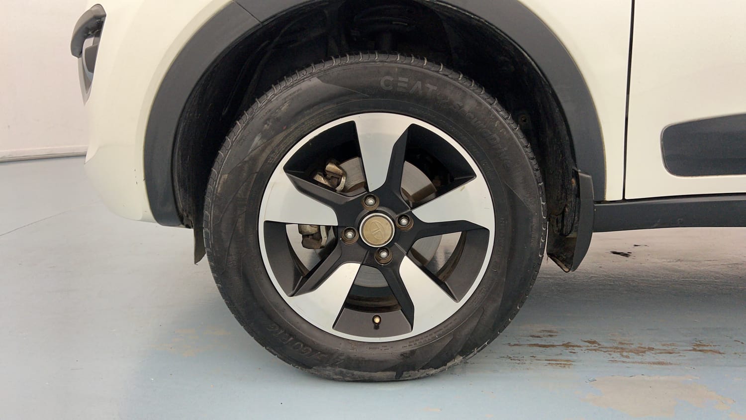 Used 2019 Tata Nexon XZA Plus Diesel Diesel Automatic tyres LEFT FRONT TYRE RIM VIEW