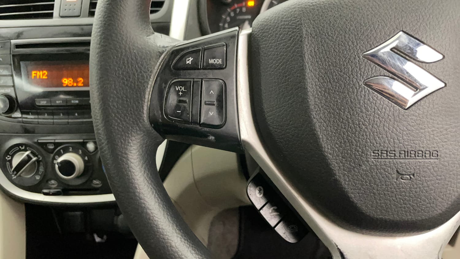 Used 2018 Maruti Suzuki Celerio ZXi AMT Petrol Automatic top_features Steering mounted controls