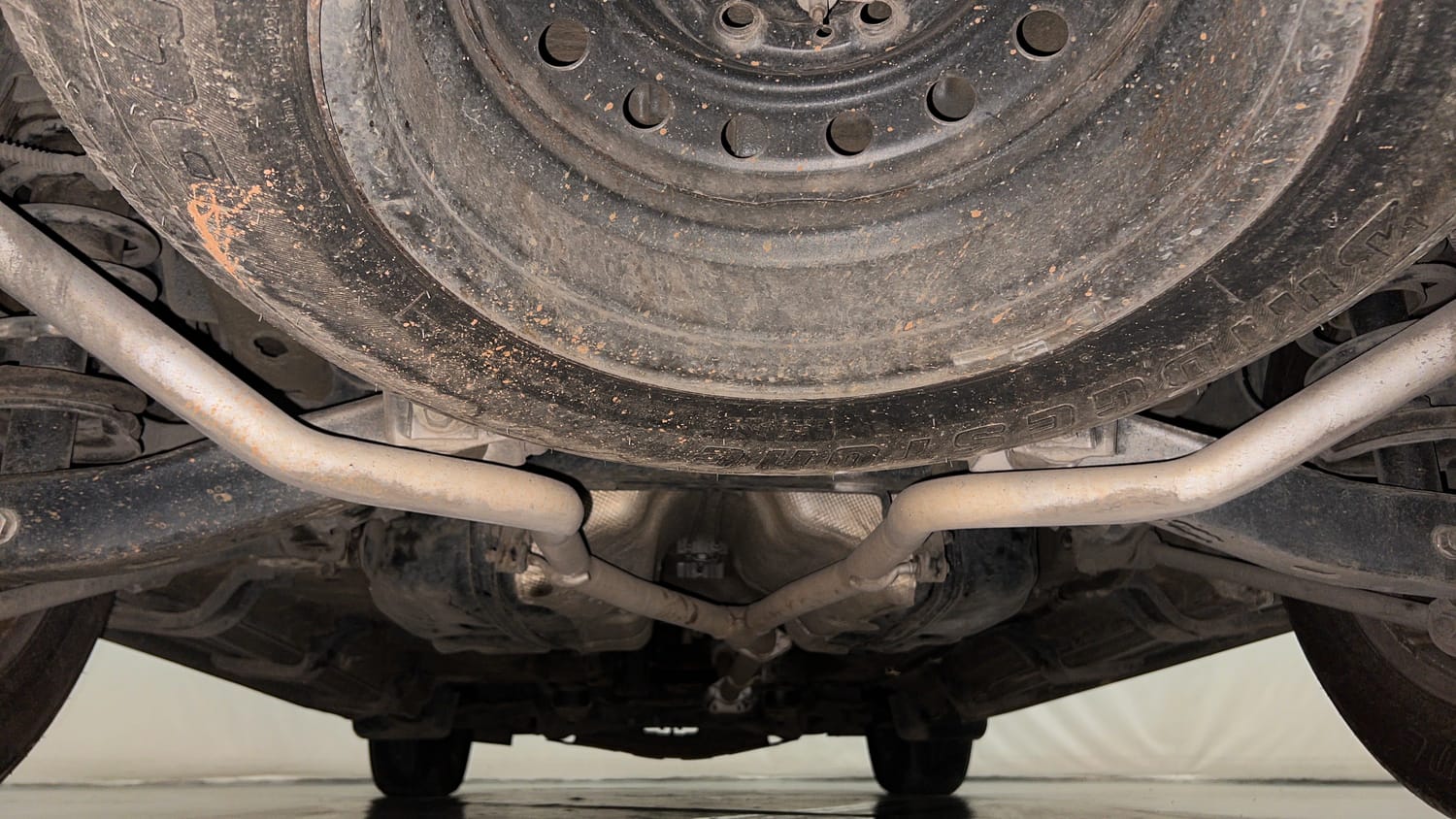 Used 2016 Mahindra XUV500 W10 AT Diesel Automatic extra REAR UNDERBODY VIEW (TAKEN FROM REAR)