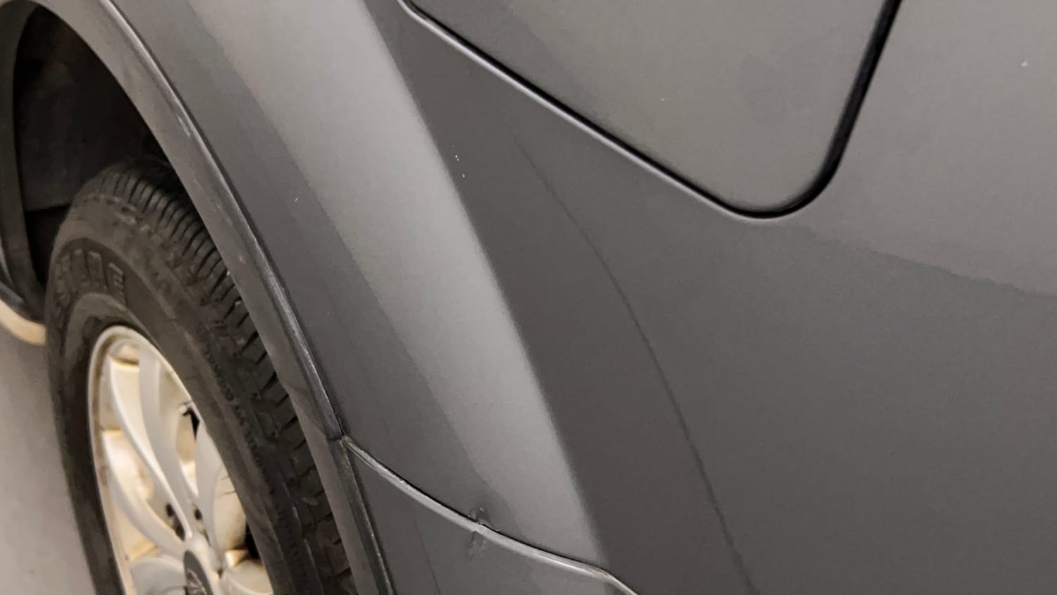 Used 2016 Mahindra XUV500 W10 AT Diesel Automatic dents MINOR SCRATCH