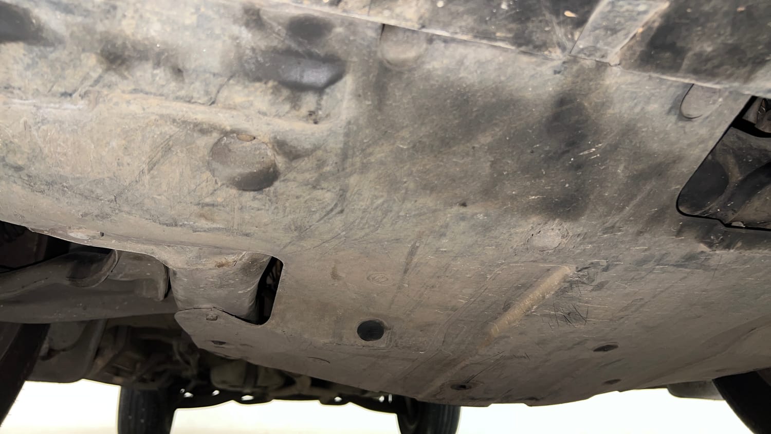 Used 2016 Mahindra XUV500 W10 AT Diesel Automatic extra FRONT LEFT UNDERBODY VIEW