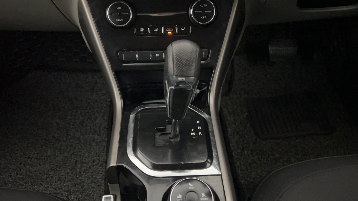 Used 2019 Tata Nexon XZA Plus Diesel Diesel Automatic interior GEAR  KNOB VIEW