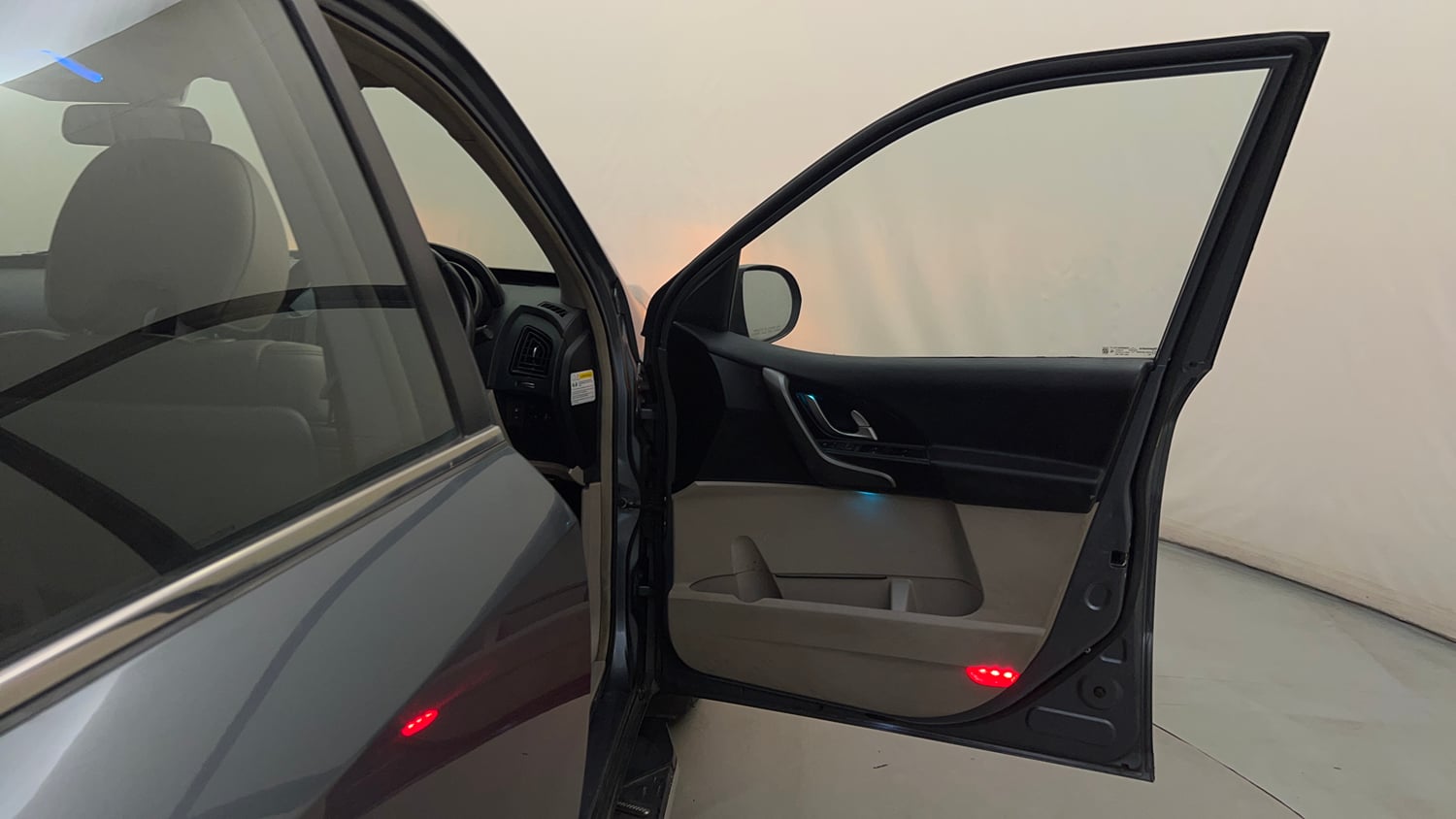 Used 2016 Mahindra XUV500 W10 AT Diesel Automatic interior RIGHT FRONT DOOR OPEN VIEW