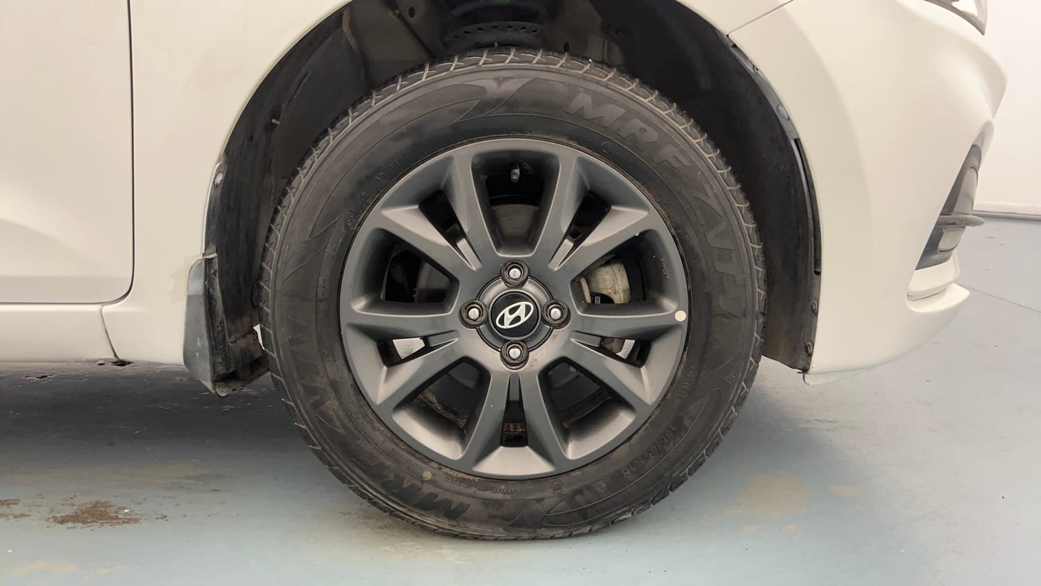 Used 2018 Hyundai Elite i20 Asta 1.2 AT Petrol Automatic tyres RIGHT FRONT TYRE RIM VIEW