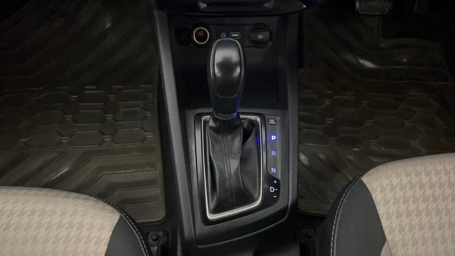 Used 2018 Hyundai Elite i20 Asta 1.2 AT Petrol Automatic interior GEAR  KNOB VIEW