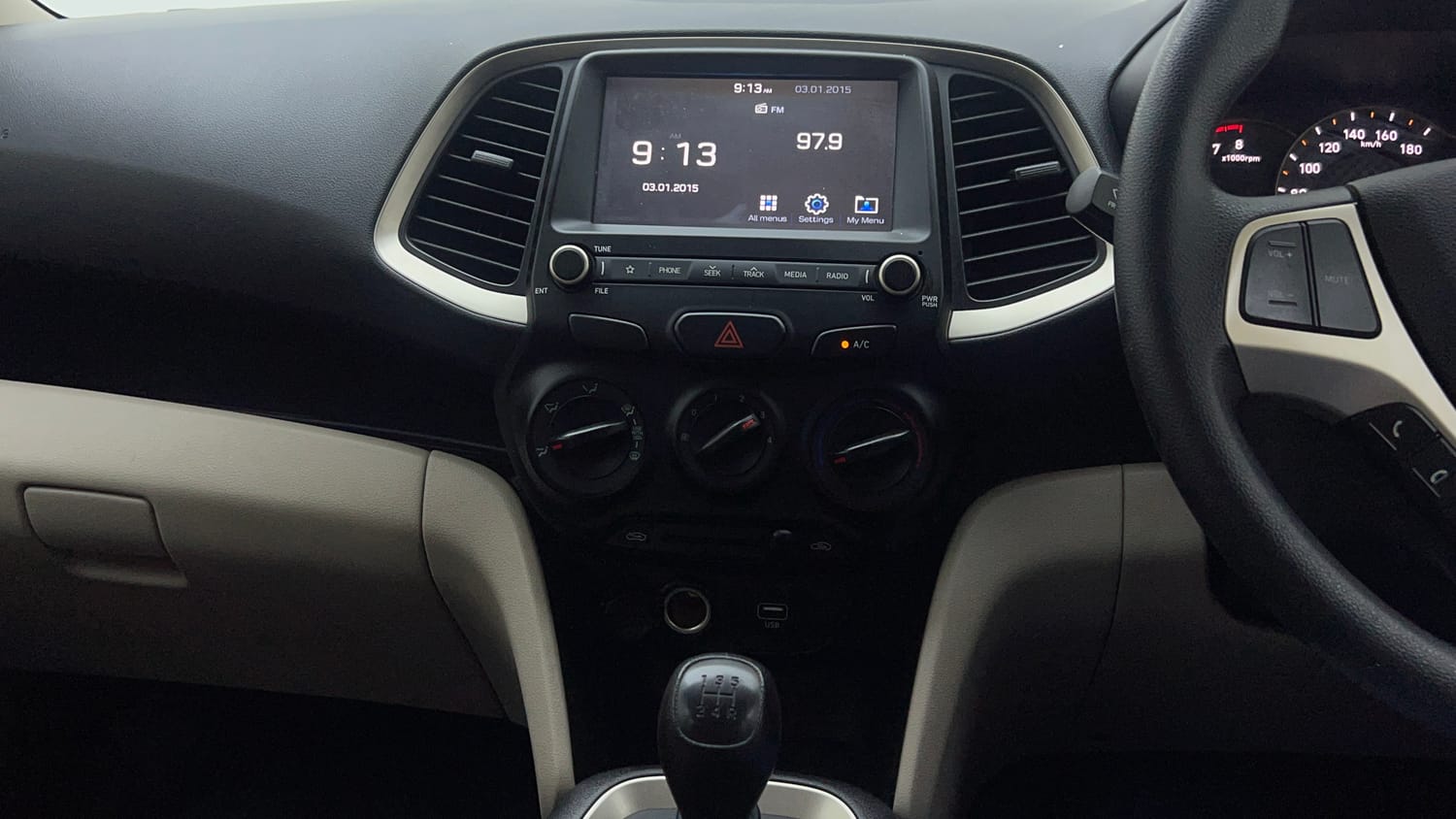 Used 2022 Hyundai Santro Sportz Petrol Manual interior MUSIC SYSTEM & AC CONTROL VIEW