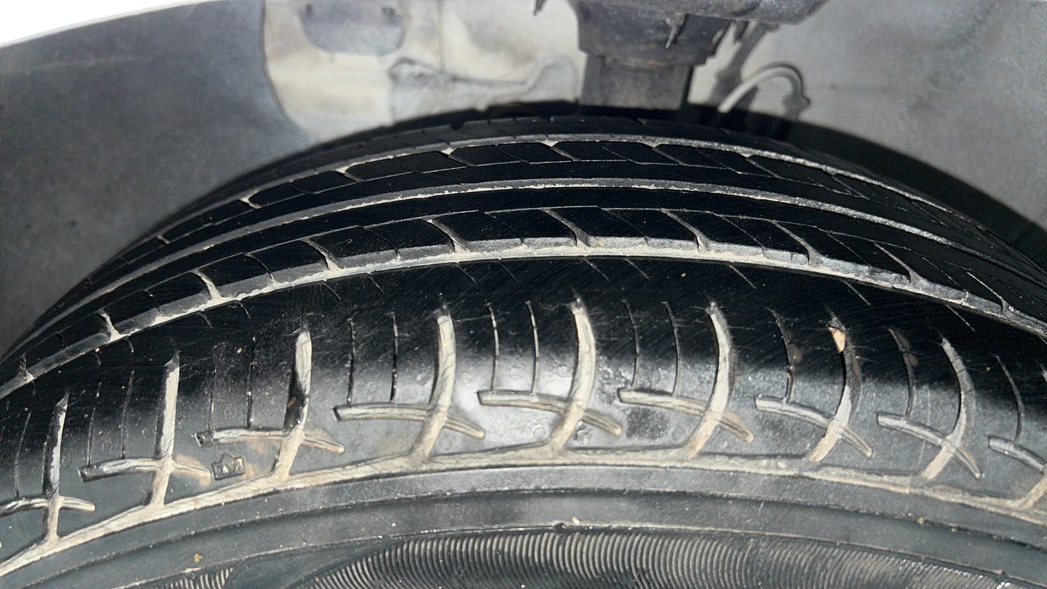 Used 2018 Hyundai Elite i20 Asta 1.2 AT Petrol Automatic tyres LEFT FRONT TYRE TREAD VIEW