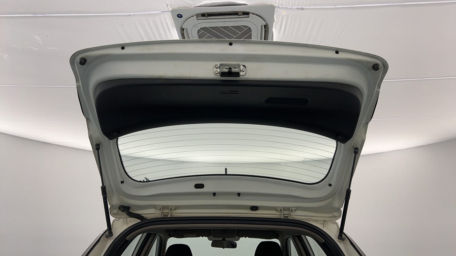 Used 2018 Hyundai Elite i20 Asta 1.2 AT Petrol Automatic interior DICKY DOOR OPEN VIEW