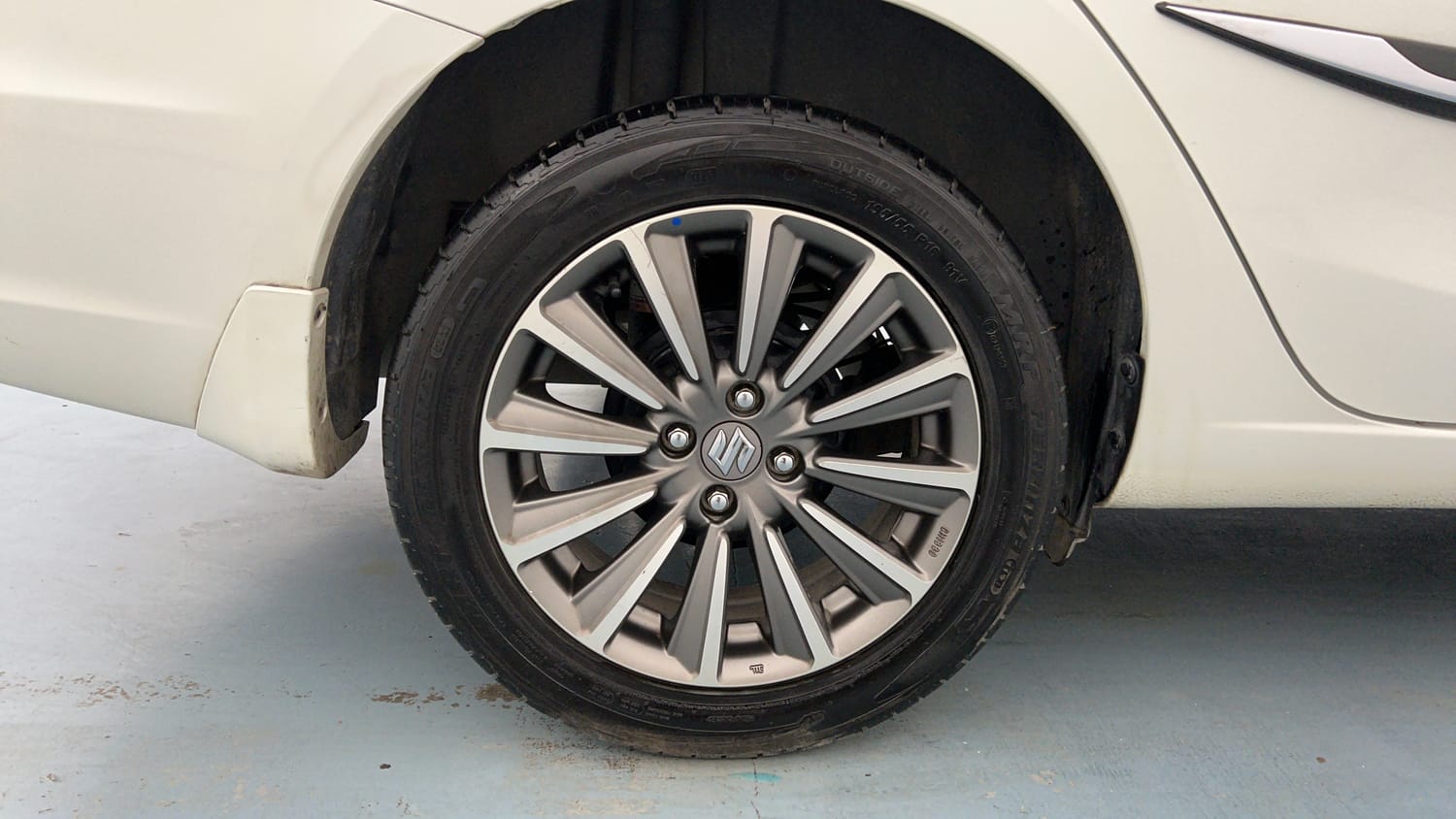 Used 2023 Maruti Suzuki Ciaz Alpha 1.5 Petrol Manual tyres RIGHT REAR TYRE RIM VIEW