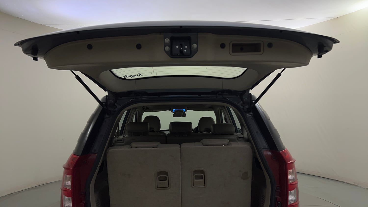 Used 2016 Mahindra XUV500 W10 AT Diesel Automatic interior DICKY DOOR OPEN VIEW