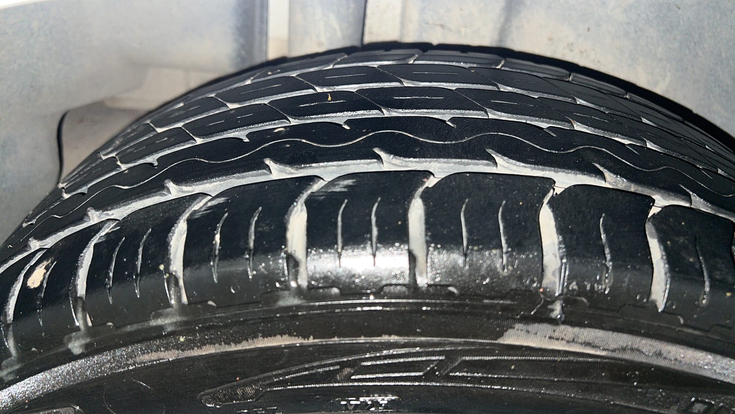 Used 2023 Maruti Suzuki Ciaz Alpha 1.5 Petrol Manual tyres RIGHT REAR TYRE TREAD VIEW