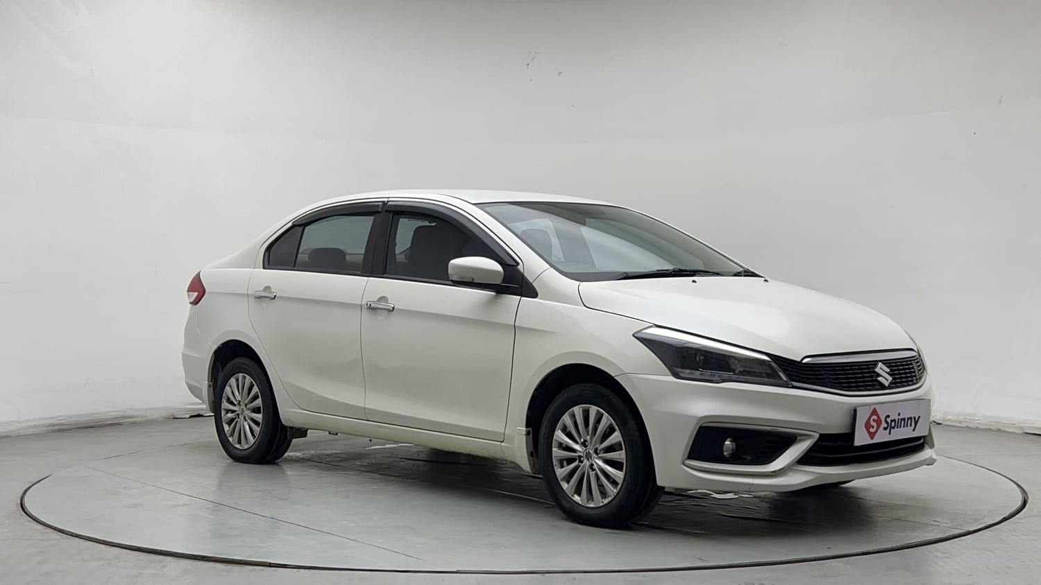 Used 2022 Maruti Suzuki Ciaz Zeta 1.5 Petrol Manual exterior RIGHT FRONT CORNER VIEW