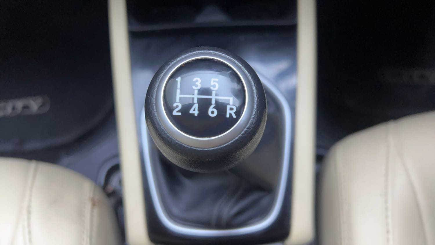 Used 2024 Honda City V Petrol MT Petrol Manual interior GEAR  KNOB VIEW