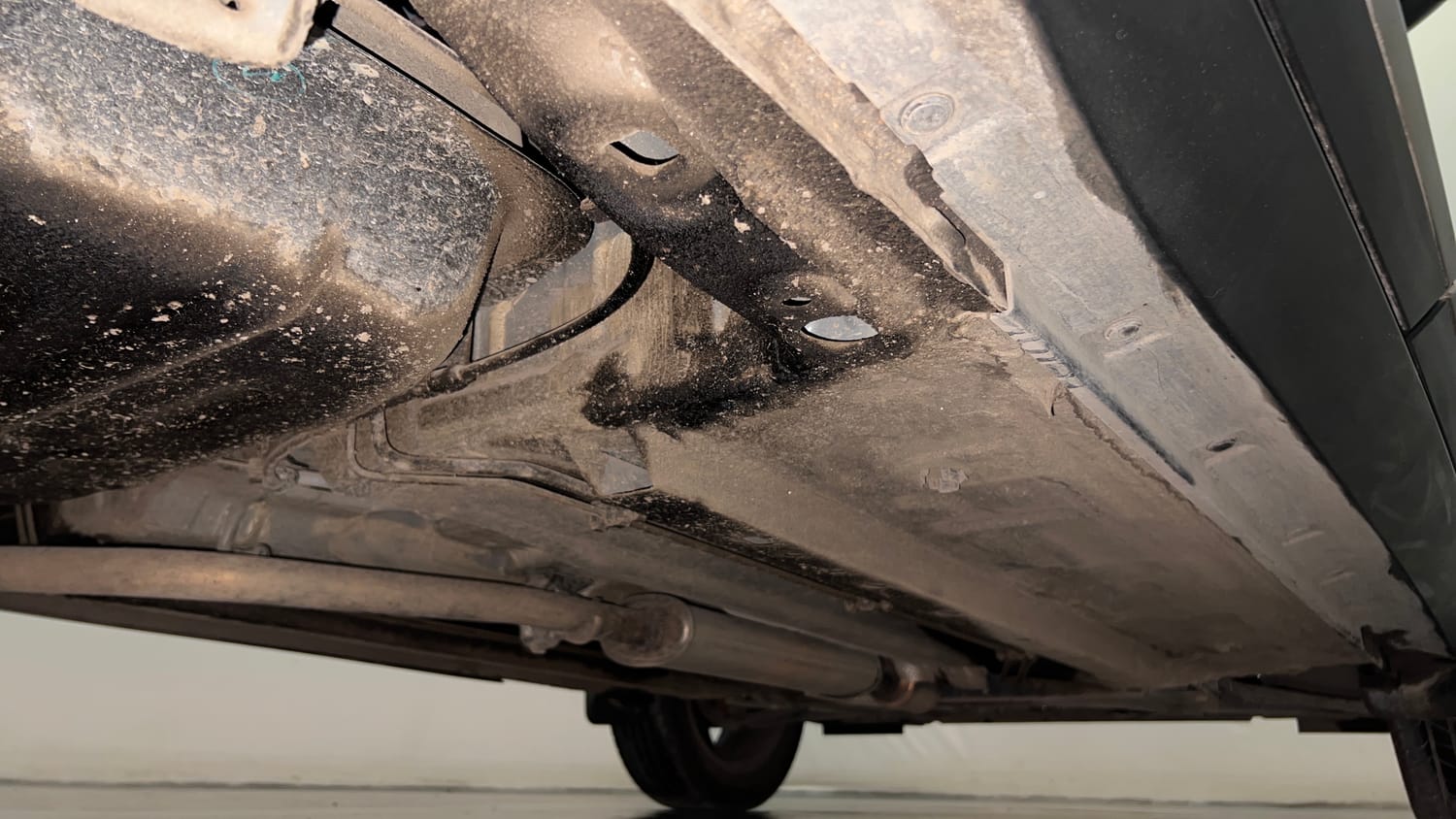 Used 2024 Nissan Magnite XV Premium Turbo Petrol Manual extra REAR RIGHT UNDERBODY VIEW
