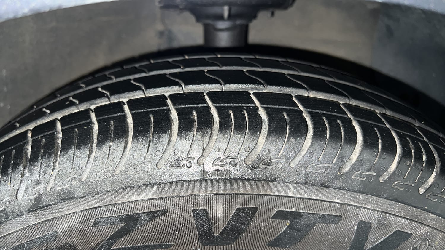 Used 2014 Hyundai Grand i10 Magna 1.2 Kappa VTVT Petrol Manual tyres RIGHT FRONT TYRE TREAD VIEW