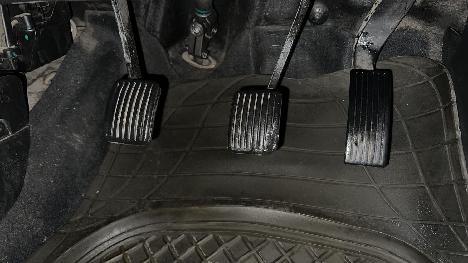 Used 2014 Hyundai Grand i10 Magna 1.2 Kappa VTVT Petrol Manual interior PEDALS VIEW