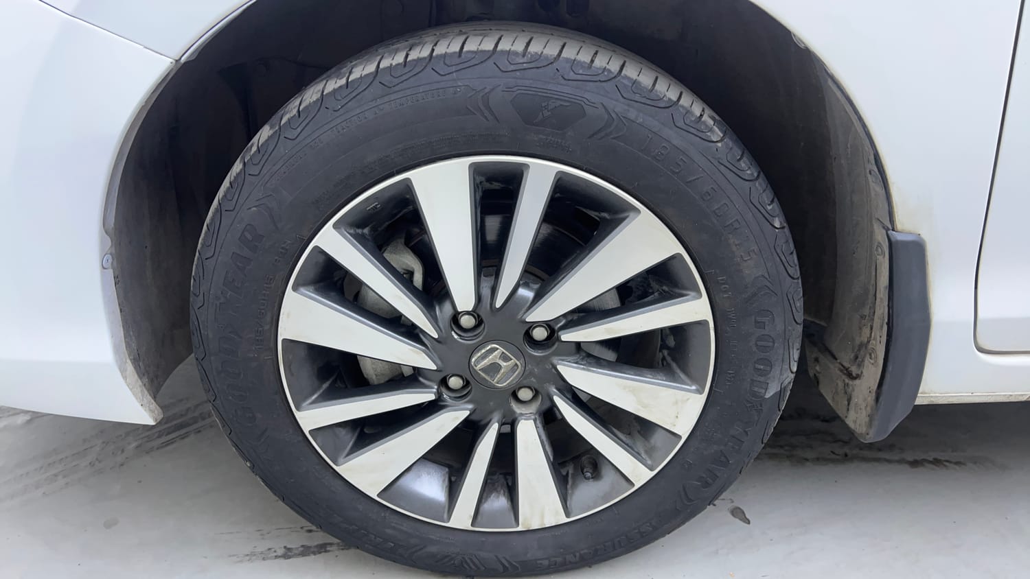 Used 2024 Honda City V Petrol MT Petrol Manual tyres LEFT FRONT TYRE RIM VIEW