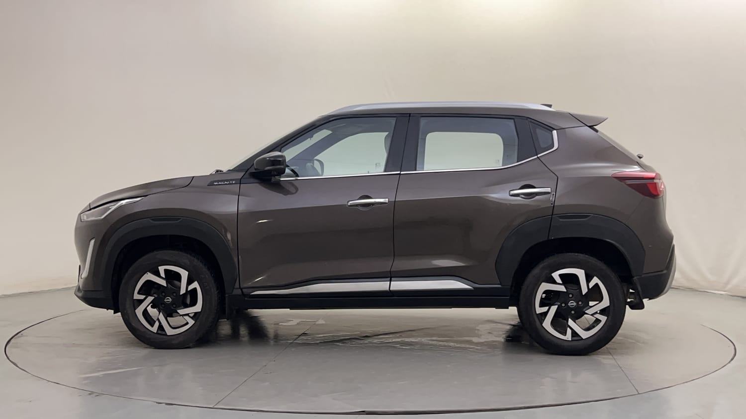 Used 2024 Nissan Magnite XV Premium Turbo Petrol Manual exterior LEFT SIDE VIEW