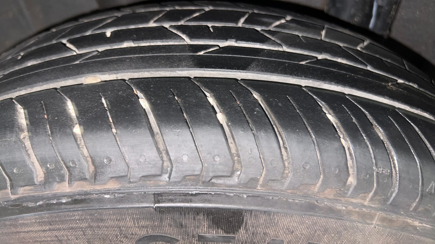 Used 2024 Nissan Magnite XV Premium Turbo Petrol Manual tyres RIGHT REAR TYRE TREAD VIEW