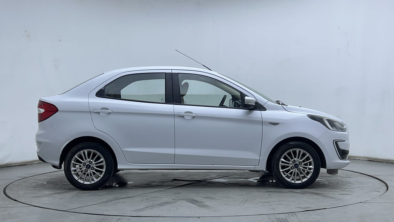 Used 2019 Ford Figo Aspire Titanium Plus 1.2 Ti-VCT Petrol Manual exterior RIGHT SIDE VIEW