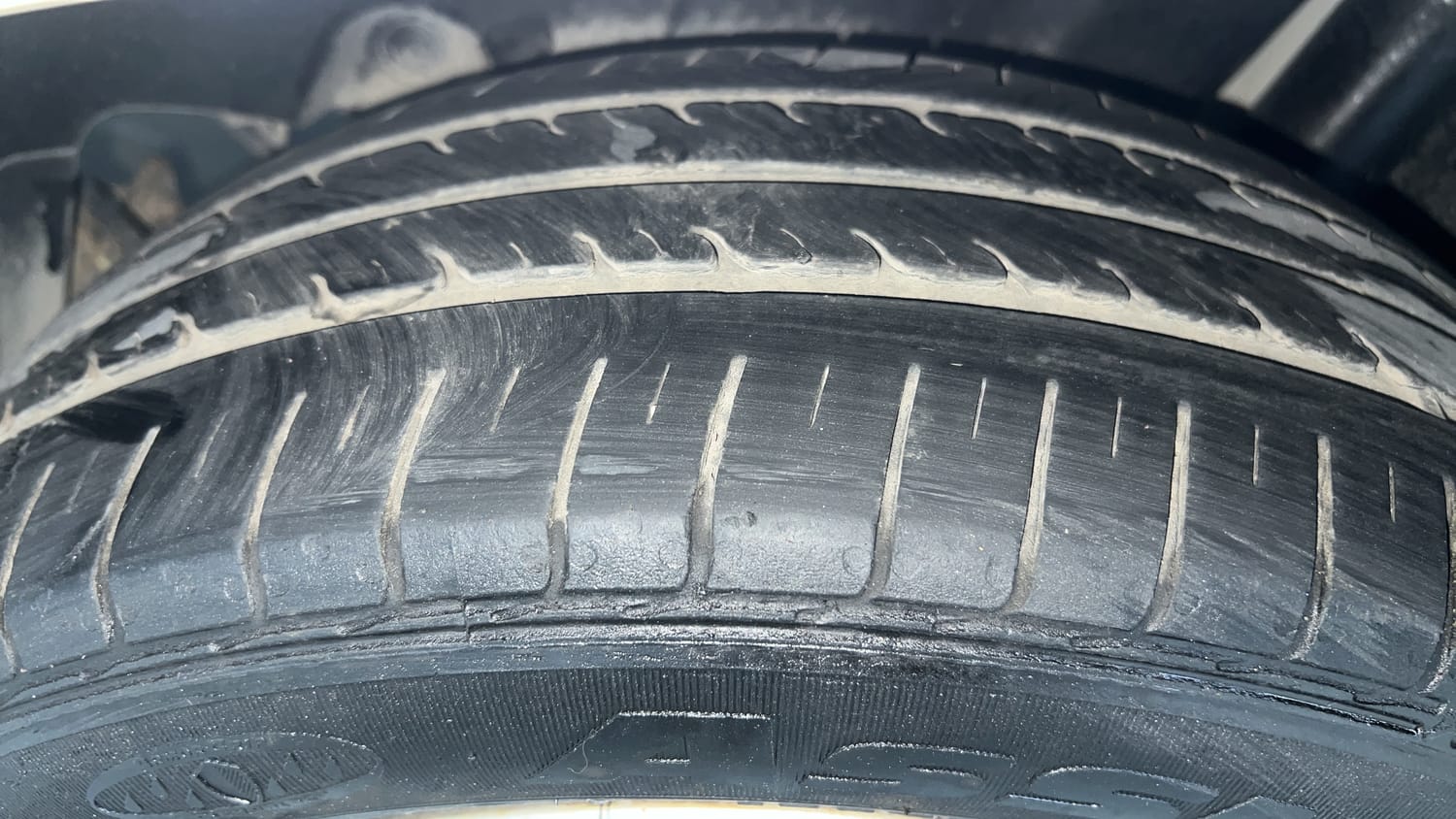 Used 2022 Maruti Suzuki Ciaz Zeta 1.5 Petrol Manual tyres LEFT REAR TYRE TREAD VIEW