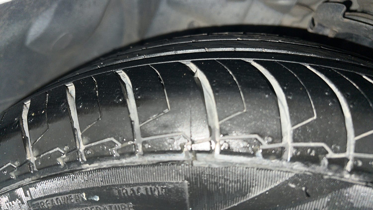 Used 2020 Ford Figo Aspire Titanium 1.2 Ti-VCT Petrol Manual tyres LEFT FRONT TYRE TREAD VIEW
