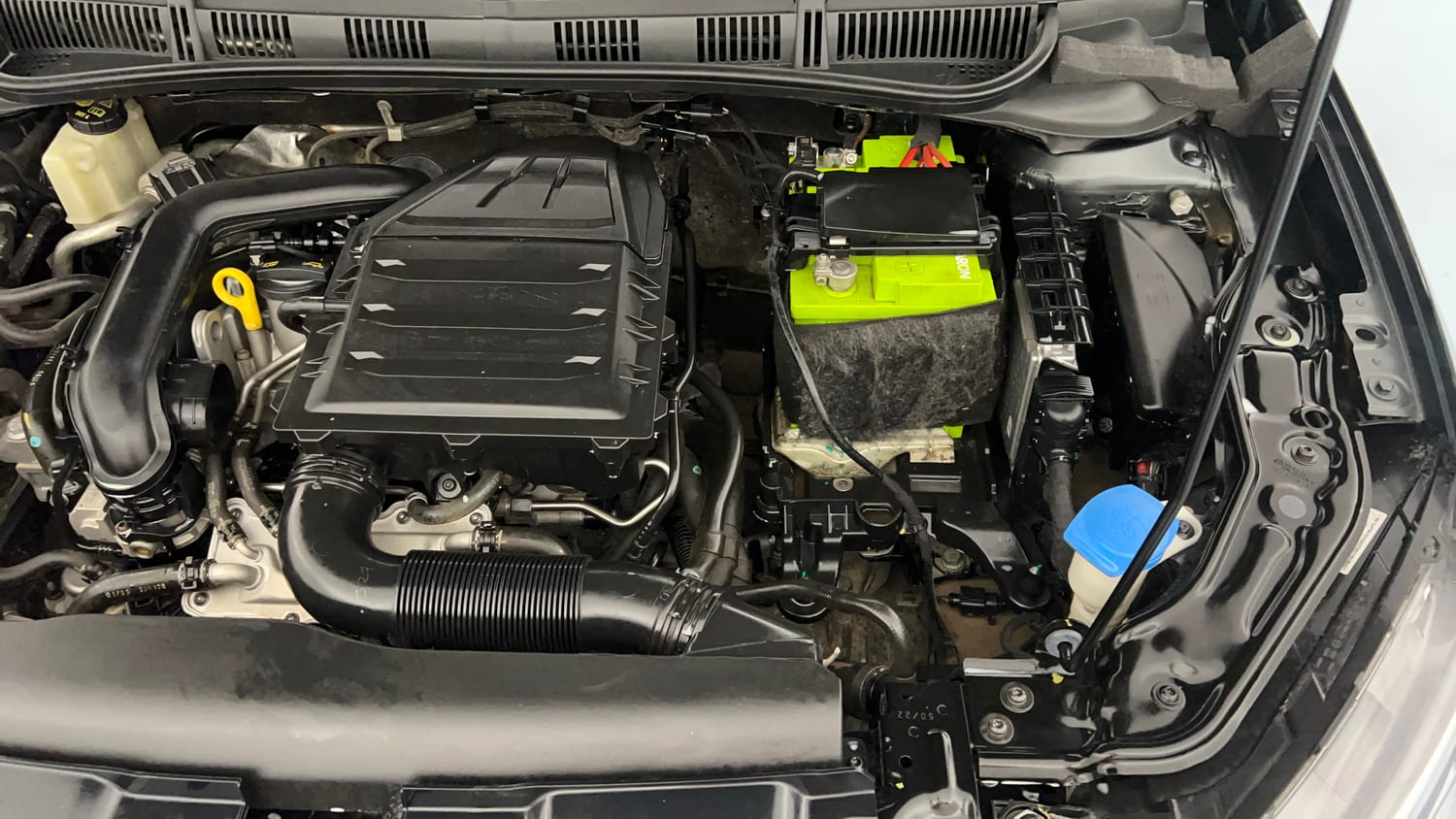 Used 2023 Volkswagen Virtus Topline 1.0 TSI MT Petrol Manual engine ENGINE LEFT SIDE VIEW