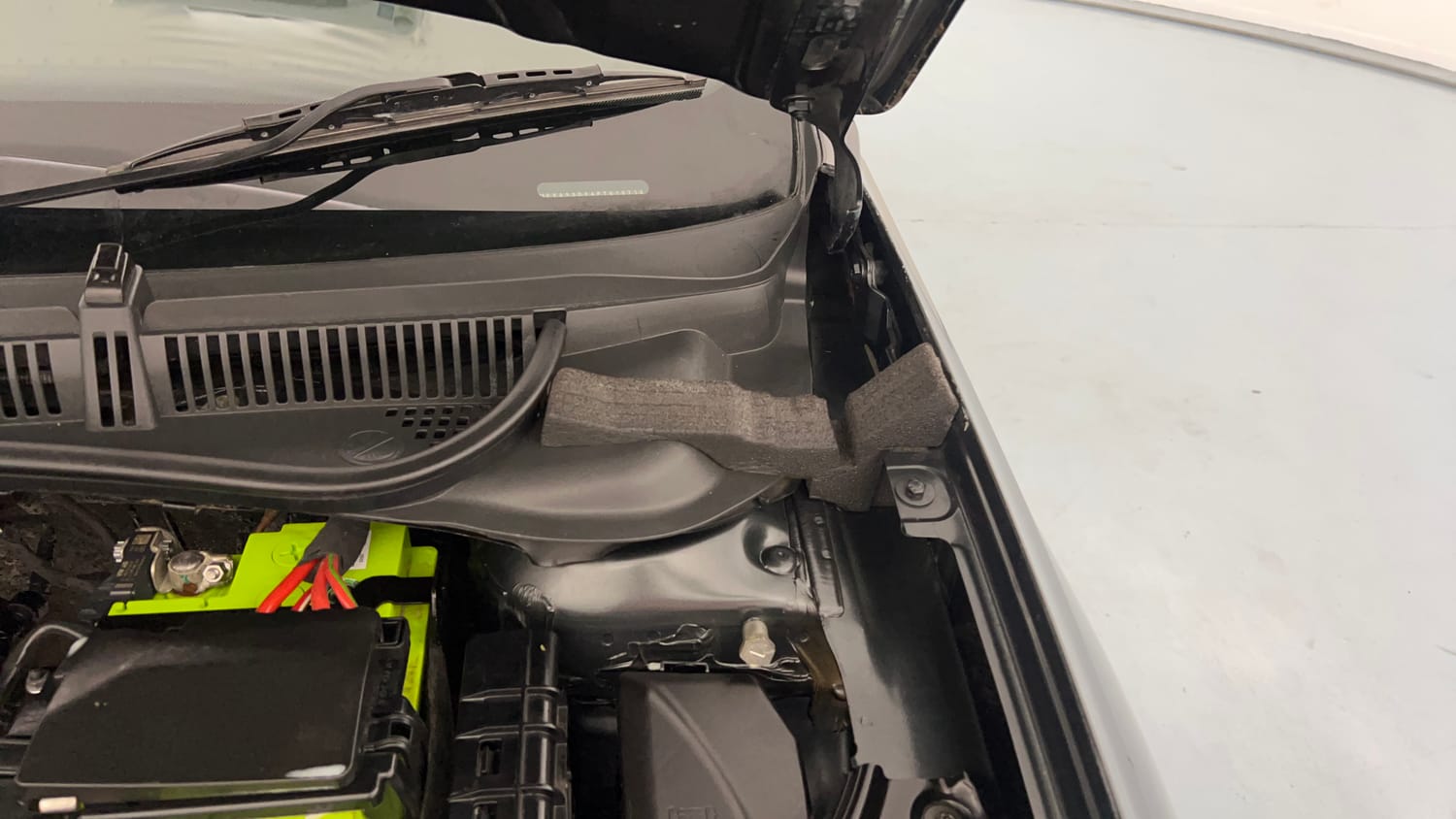 Used 2023 Volkswagen Virtus Topline 1.0 TSI MT Petrol Manual engine ENGINE LEFT SIDE HINGE & APRON VIEW