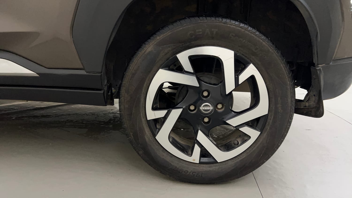 Used 2024 Nissan Magnite XV Premium Turbo Petrol Manual tyres LEFT REAR TYRE RIM VIEW