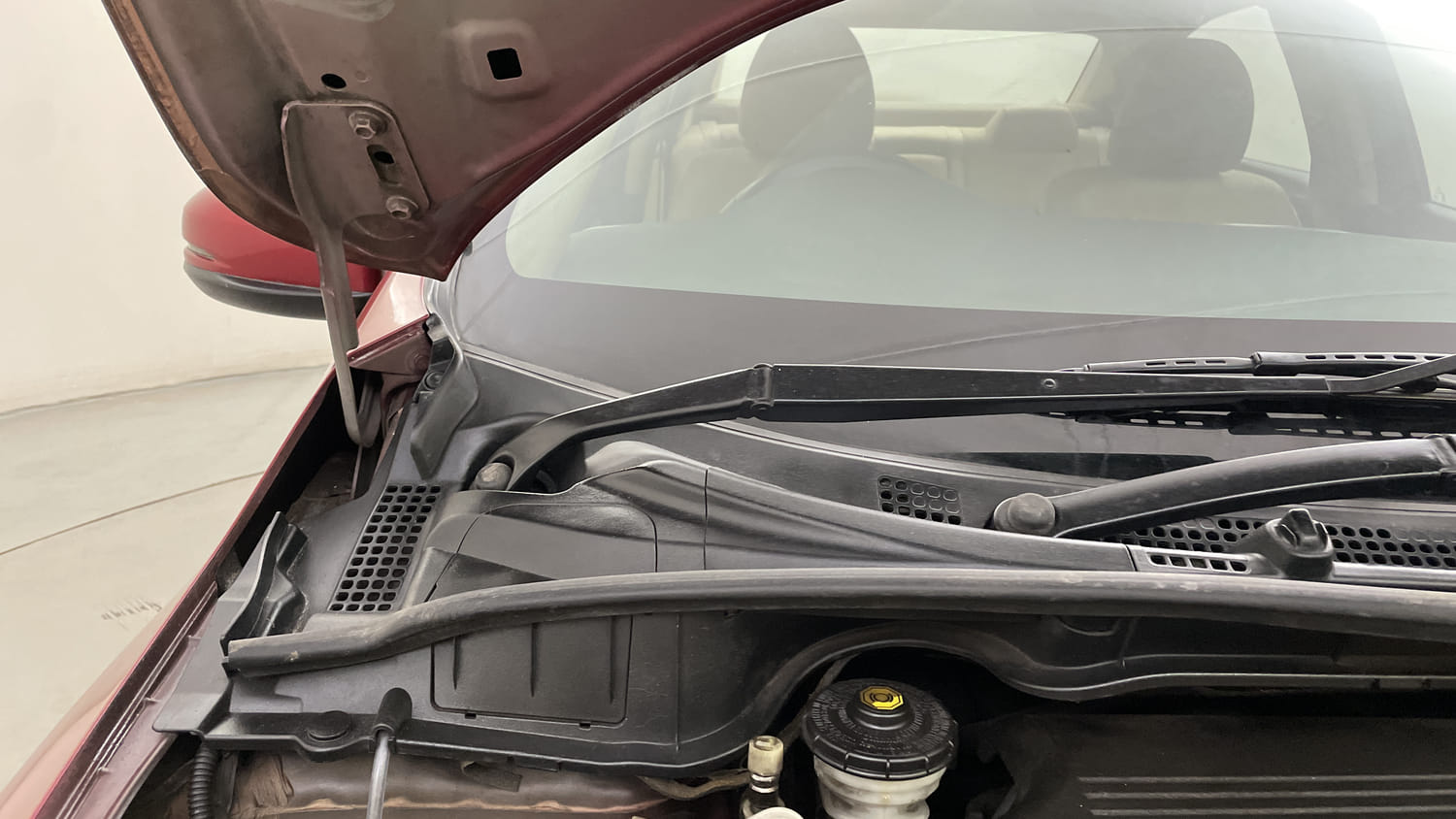 Used 2019 Honda City VX Diesel Diesel Manual engine ENGINE RIGHT SIDE HINGE & APRON VIEW
