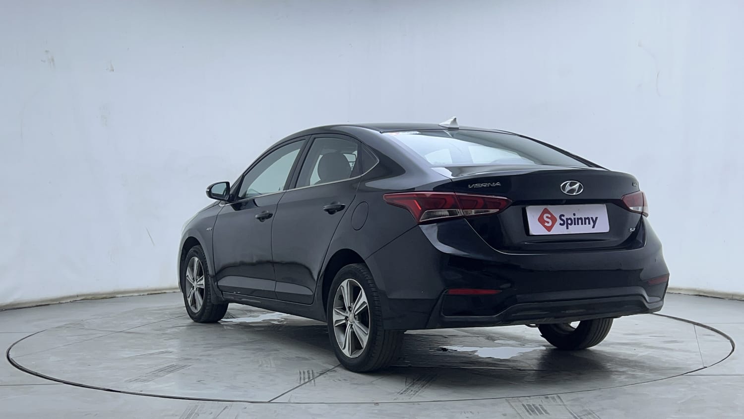 Used 2018 Hyundai Verna SX Plus 1.6 CRDi AT Diesel Automatic exterior LEFT REAR CORNER VIEW