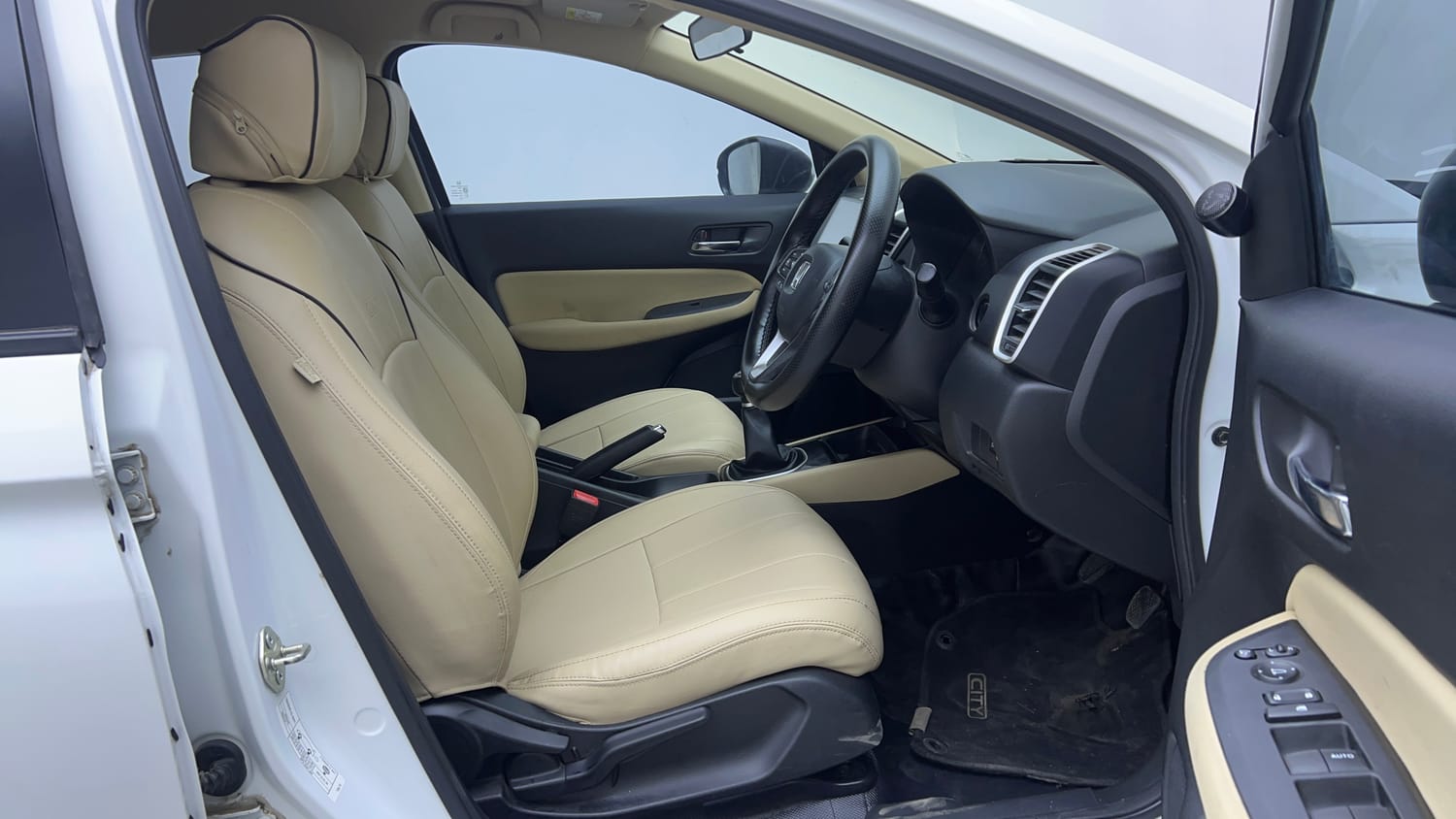 Used 2024 Honda City V Petrol MT Petrol Manual interior RIGHT SIDE FRONT DOOR CABIN VIEW