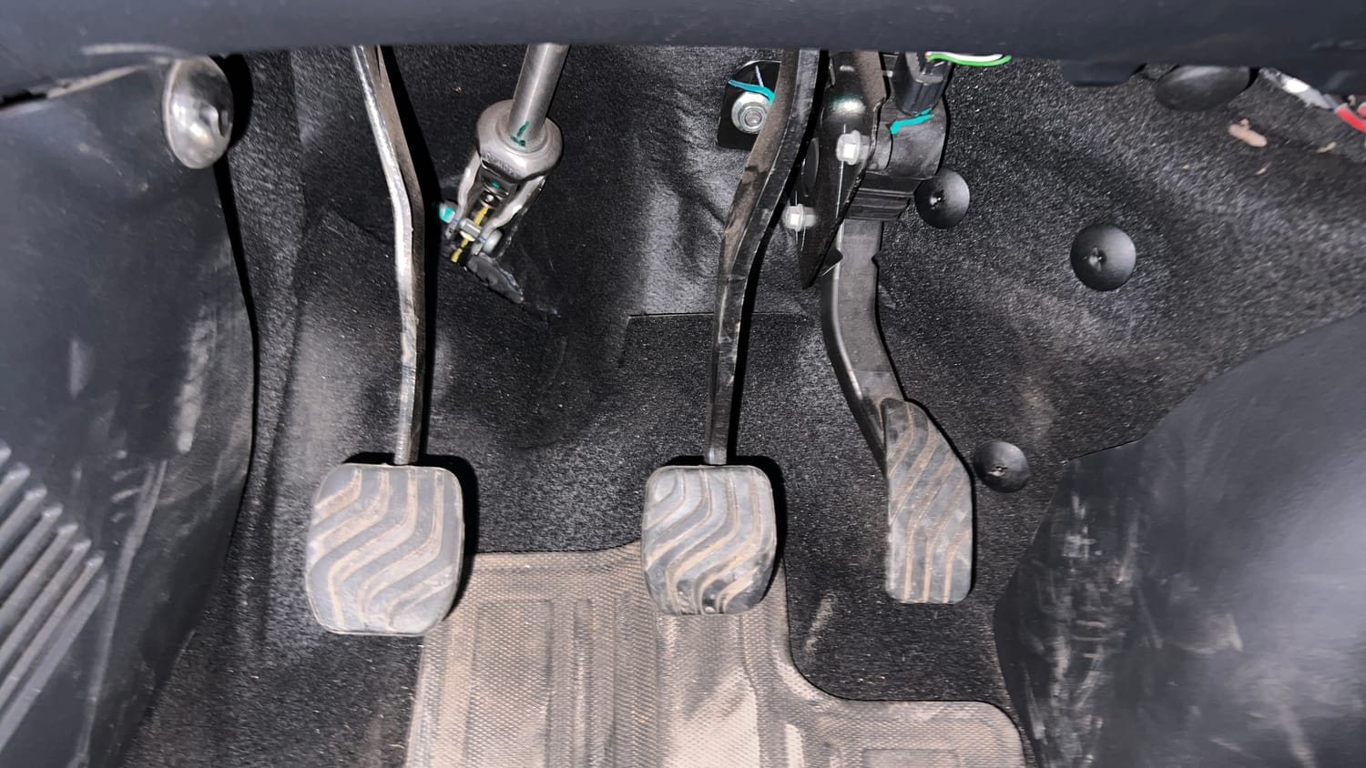Used 2024 Nissan Magnite XV Premium Turbo Petrol Manual interior PEDALS VIEW