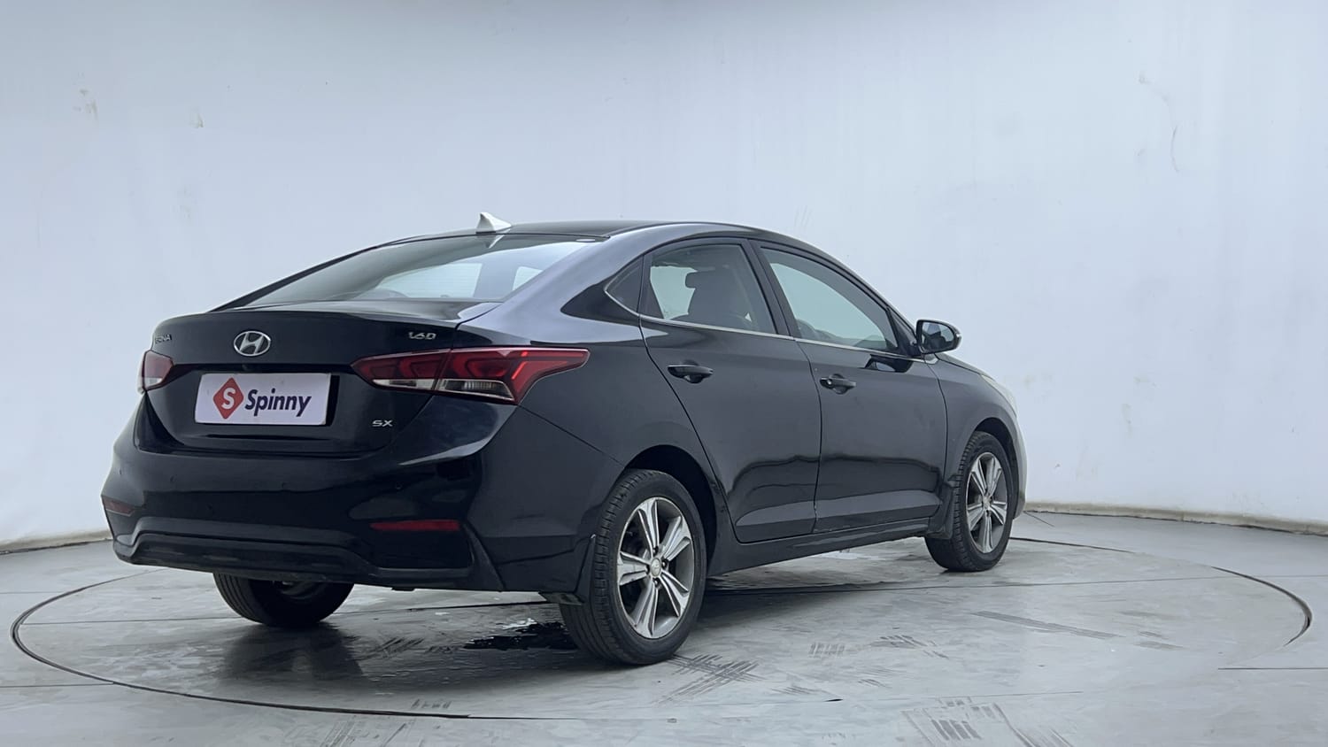 Used 2018 Hyundai Verna SX Plus 1.6 CRDi AT Diesel Automatic exterior RIGHT REAR CORNER VIEW