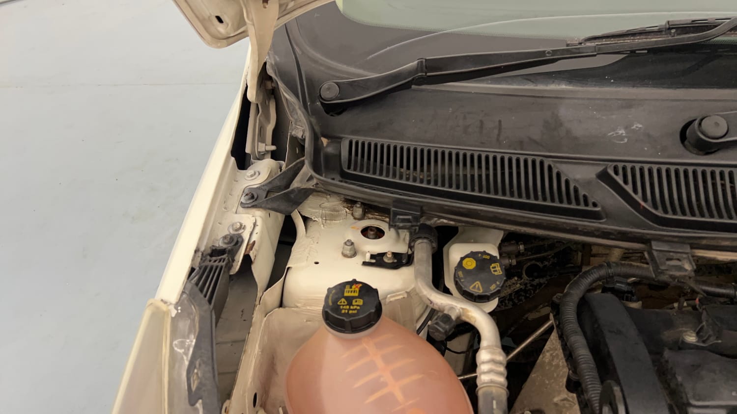 Used 2020 Ford Figo Aspire Titanium 1.2 Ti-VCT Petrol Manual engine ENGINE RIGHT SIDE HINGE & APRON VIEW