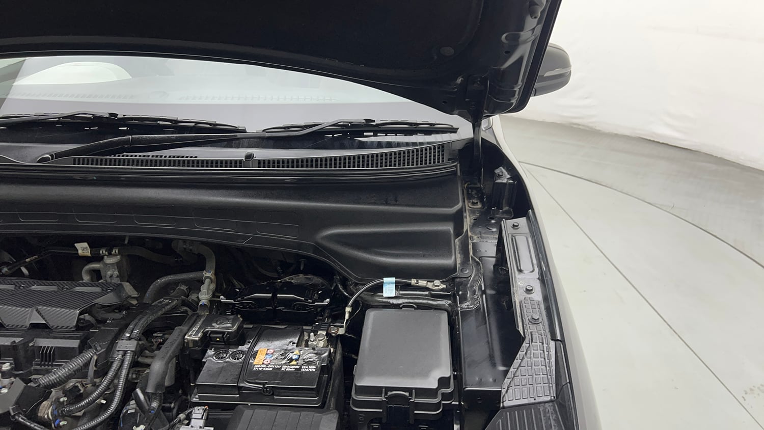 Used 2023 Hyundai Creta SX (O) 1.5 Petrol IVT Petrol Automatic engine ENGINE LEFT SIDE HINGE & APRON VIEW