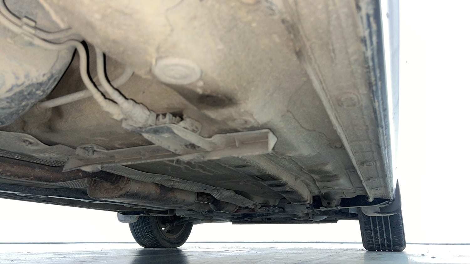 Used 2023 Volkswagen Virtus Topline 1.0 TSI MT Petrol Manual extra REAR RIGHT UNDERBODY VIEW