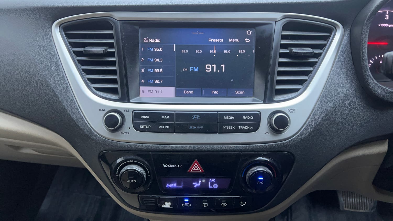 Used 2018 Hyundai Verna SX Plus 1.6 CRDi AT Diesel Automatic interior MUSIC SYSTEM & AC CONTROL VIEW