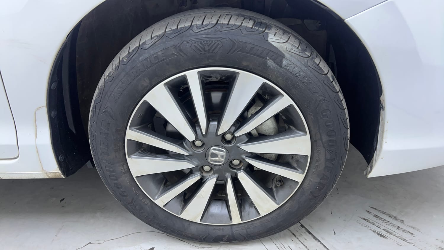 Used 2024 Honda City V Petrol MT Petrol Manual tyres RIGHT FRONT TYRE RIM VIEW