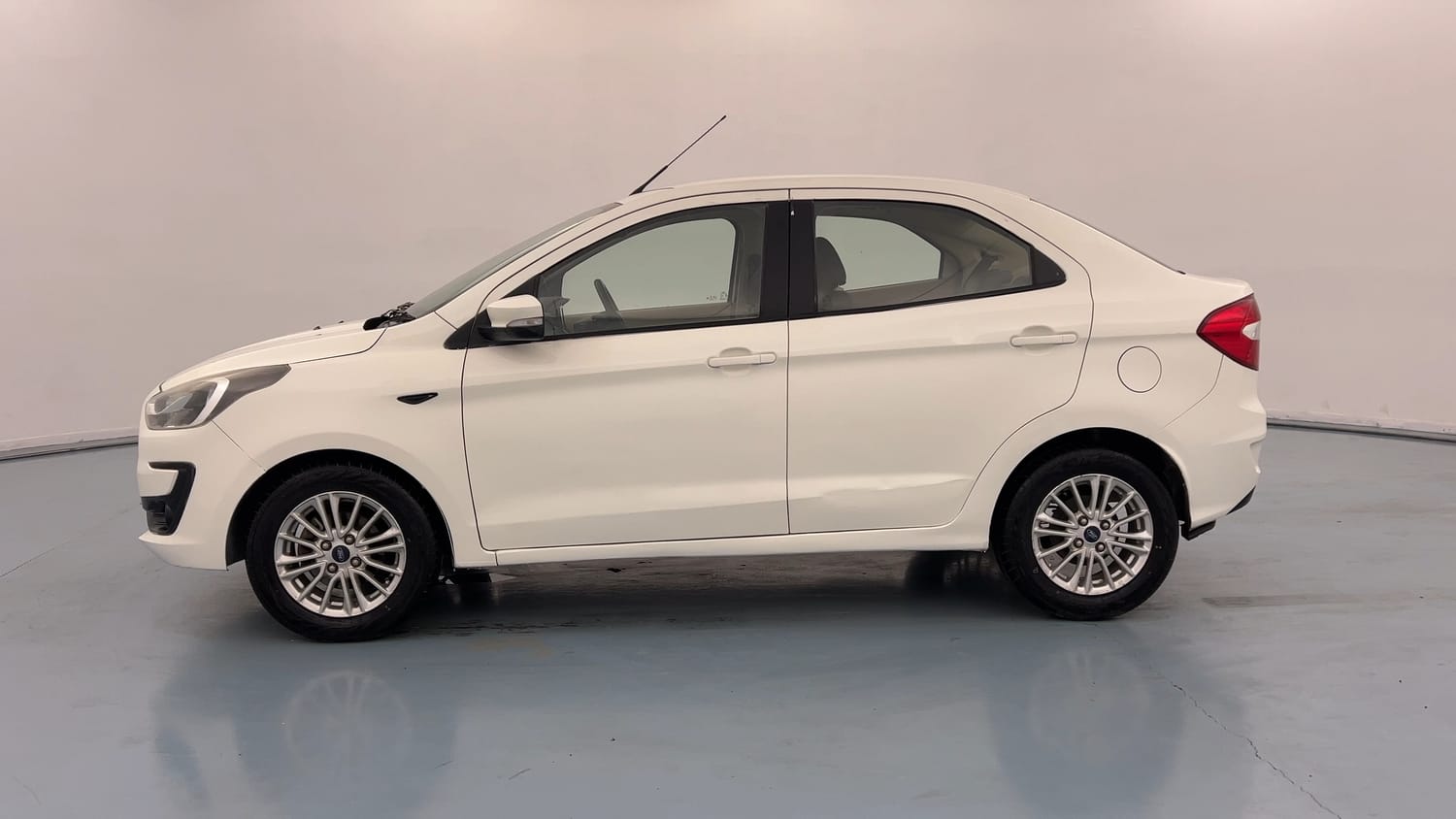 Used 2020 Ford Figo Aspire Titanium 1.2 Ti-VCT Petrol Manual exterior LEFT SIDE VIEW