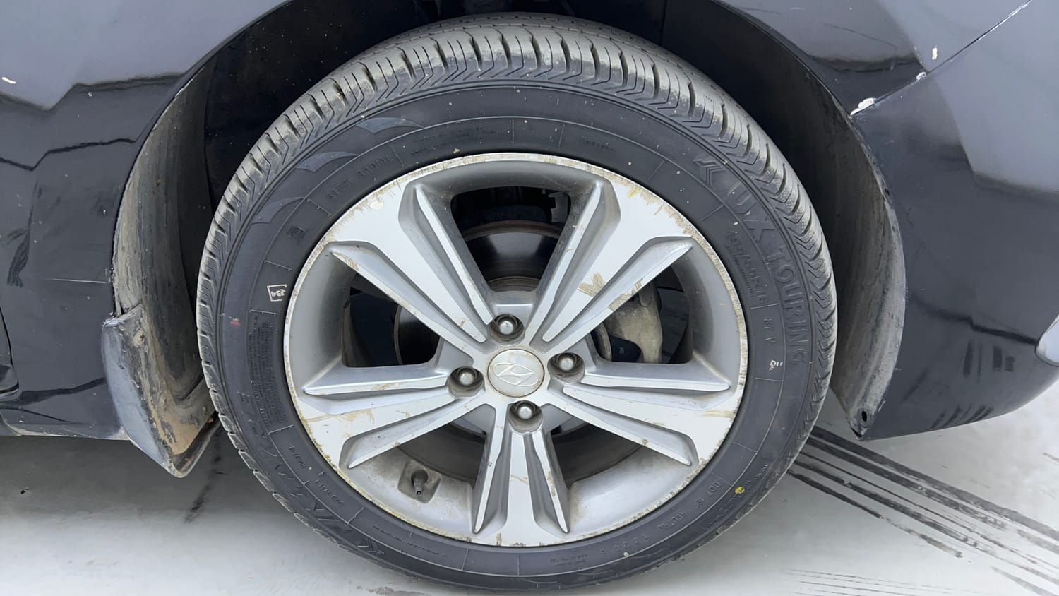 Used 2018 Hyundai Verna SX Plus 1.6 CRDi AT Diesel Automatic tyres RIGHT FRONT TYRE RIM VIEW