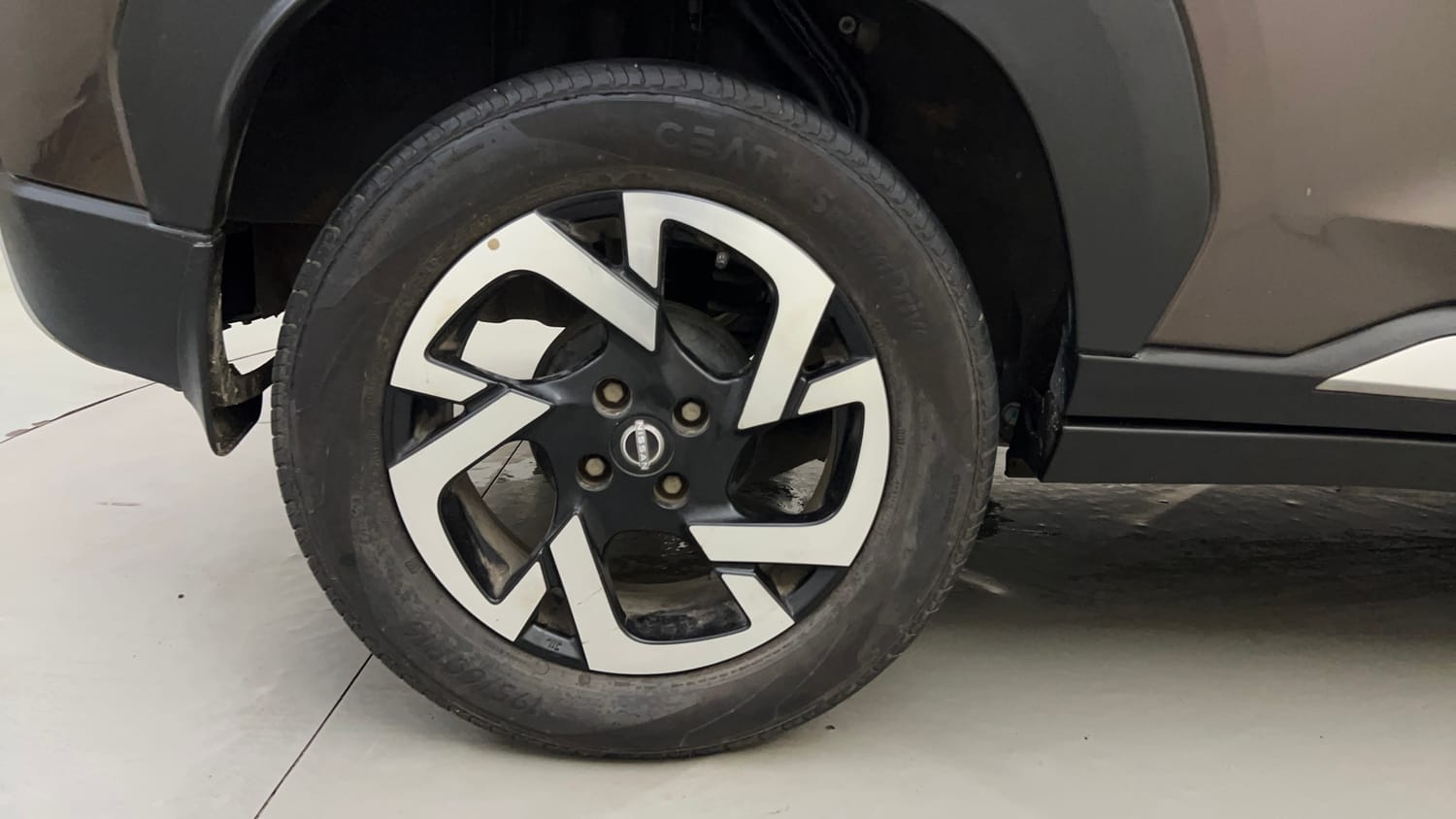 Used 2024 Nissan Magnite XV Premium Turbo Petrol Manual tyres RIGHT REAR TYRE RIM VIEW