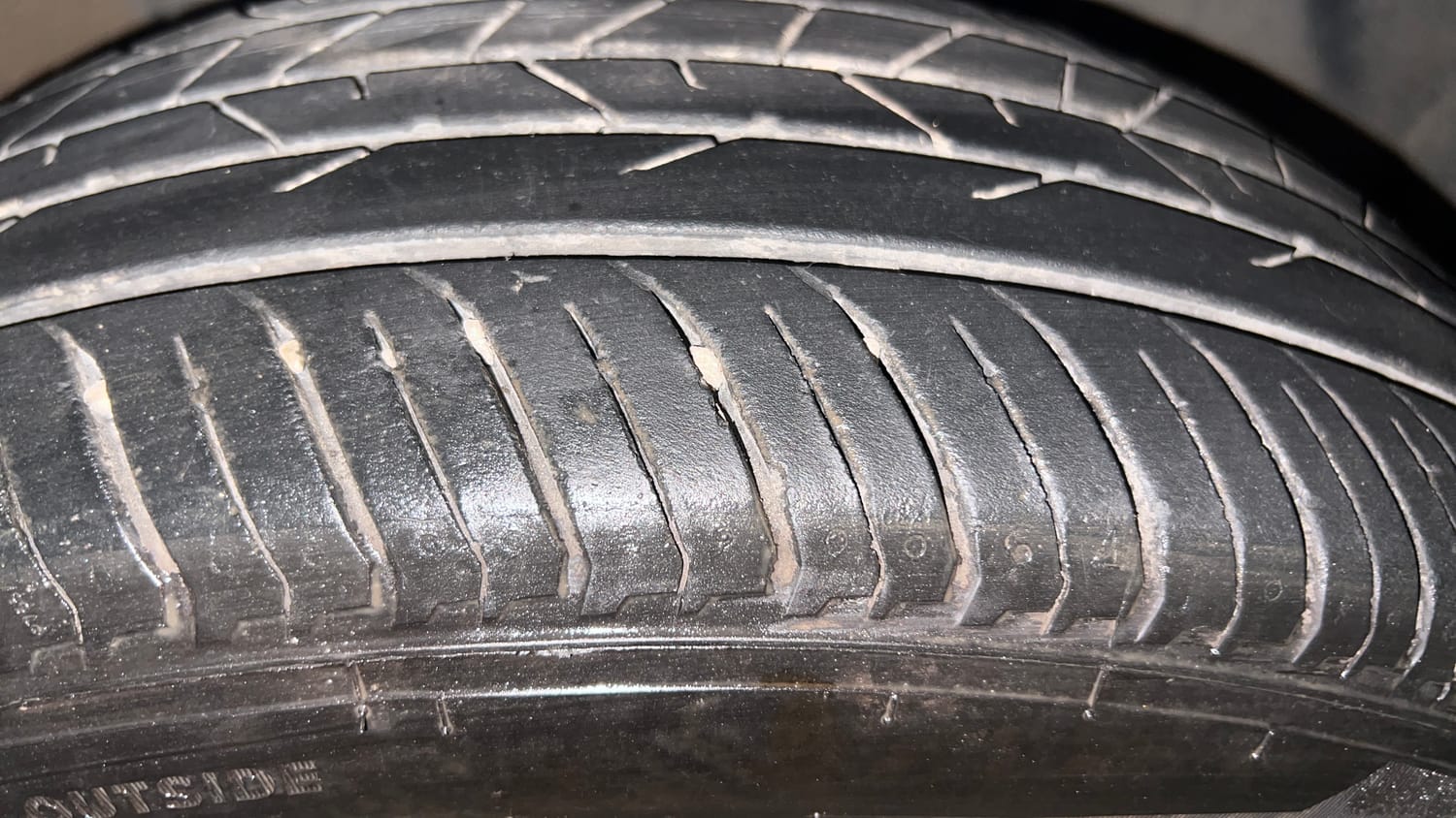 Used 2024 Nissan Magnite XV Premium Turbo Petrol Manual tyres RIGHT FRONT TYRE TREAD VIEW