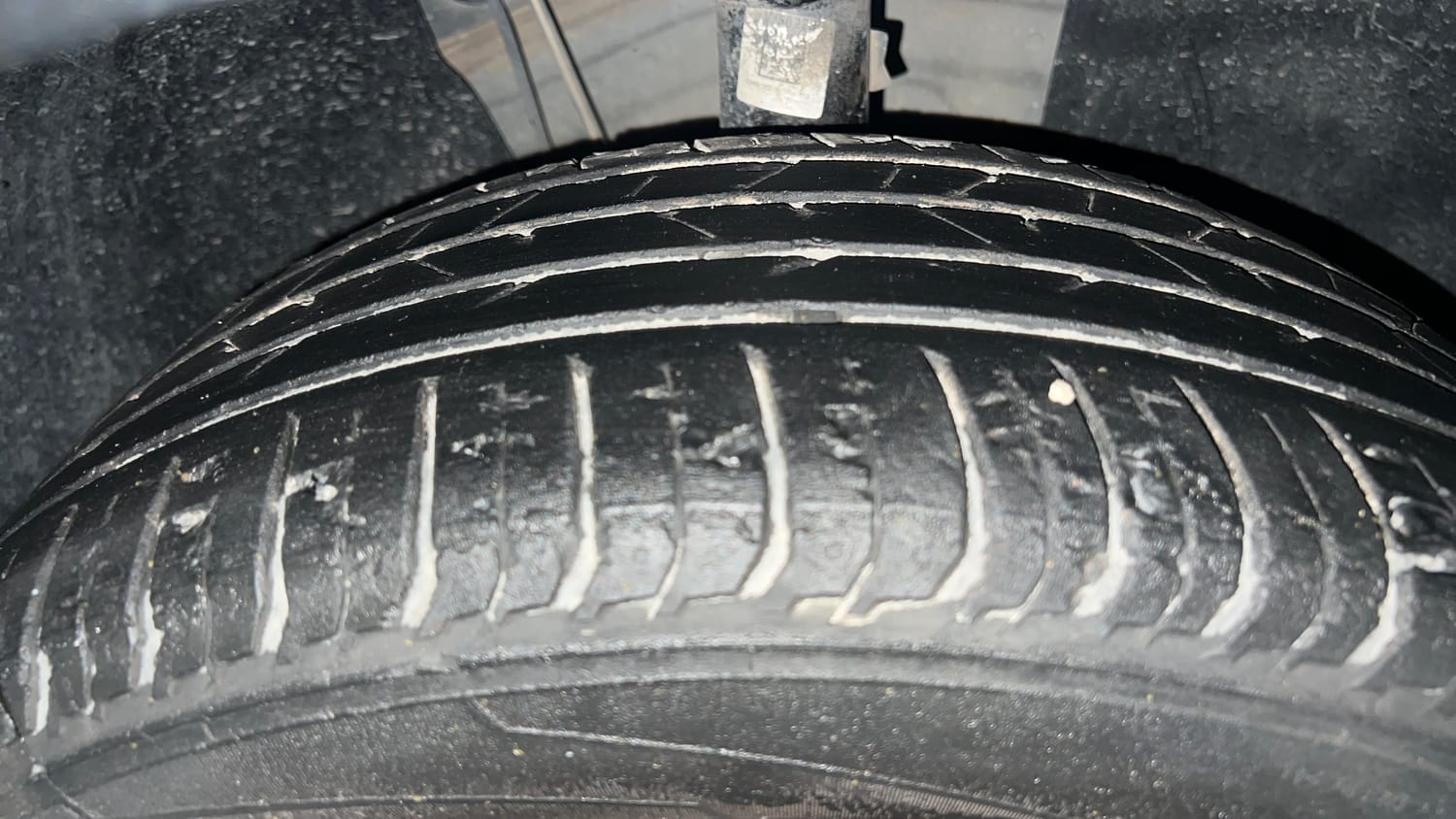 Used 2023 Volkswagen Virtus Topline 1.0 TSI MT Petrol Manual tyres RIGHT FRONT TYRE TREAD VIEW