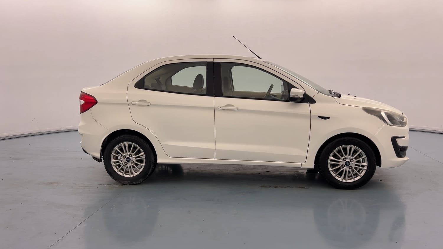 Used 2020 Ford Figo Aspire Titanium 1.2 Ti-VCT Petrol Manual exterior RIGHT SIDE VIEW