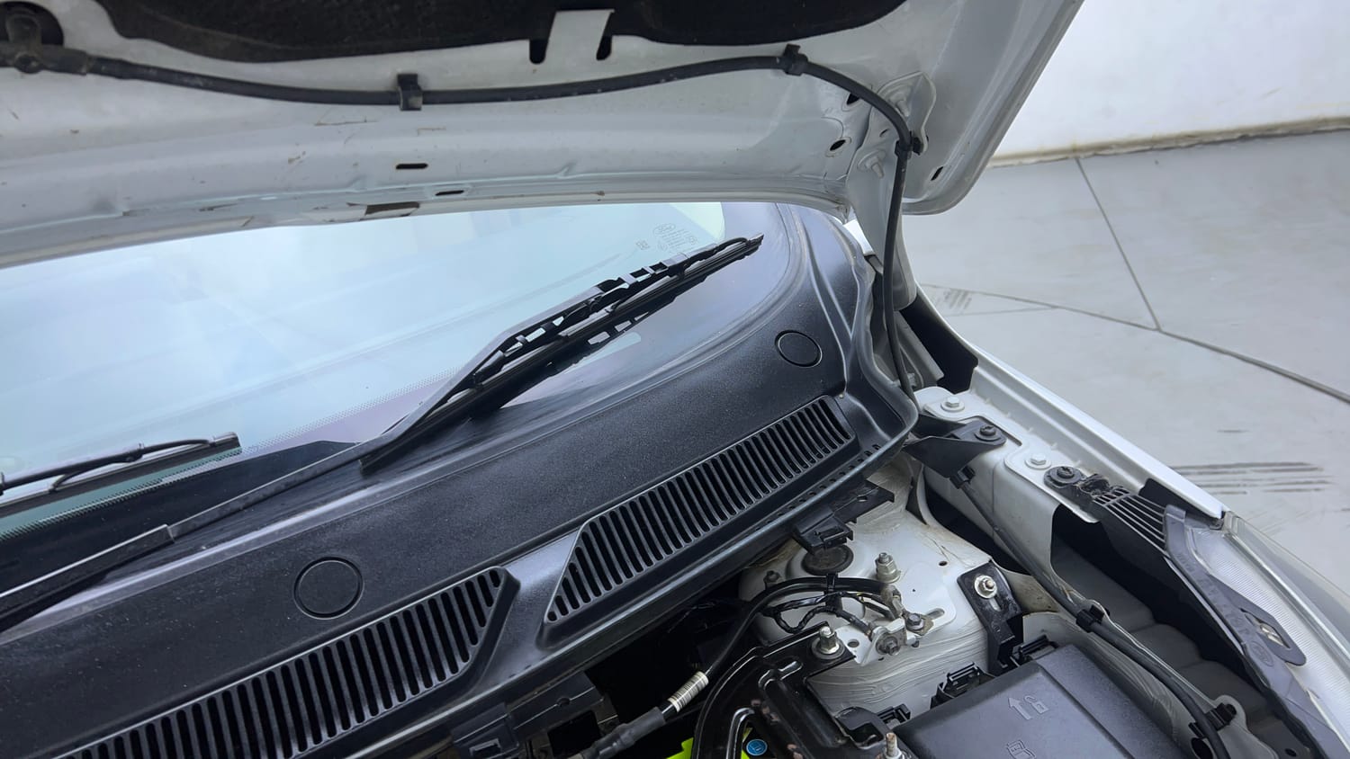 Used 2019 Ford Figo Aspire Titanium Plus 1.2 Ti-VCT Petrol Manual engine ENGINE LEFT SIDE HINGE & APRON VIEW