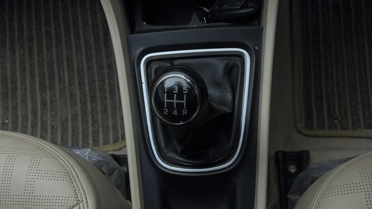 Used 2022 Maruti Suzuki Ciaz Zeta 1.5 Petrol Manual interior GEAR  KNOB VIEW