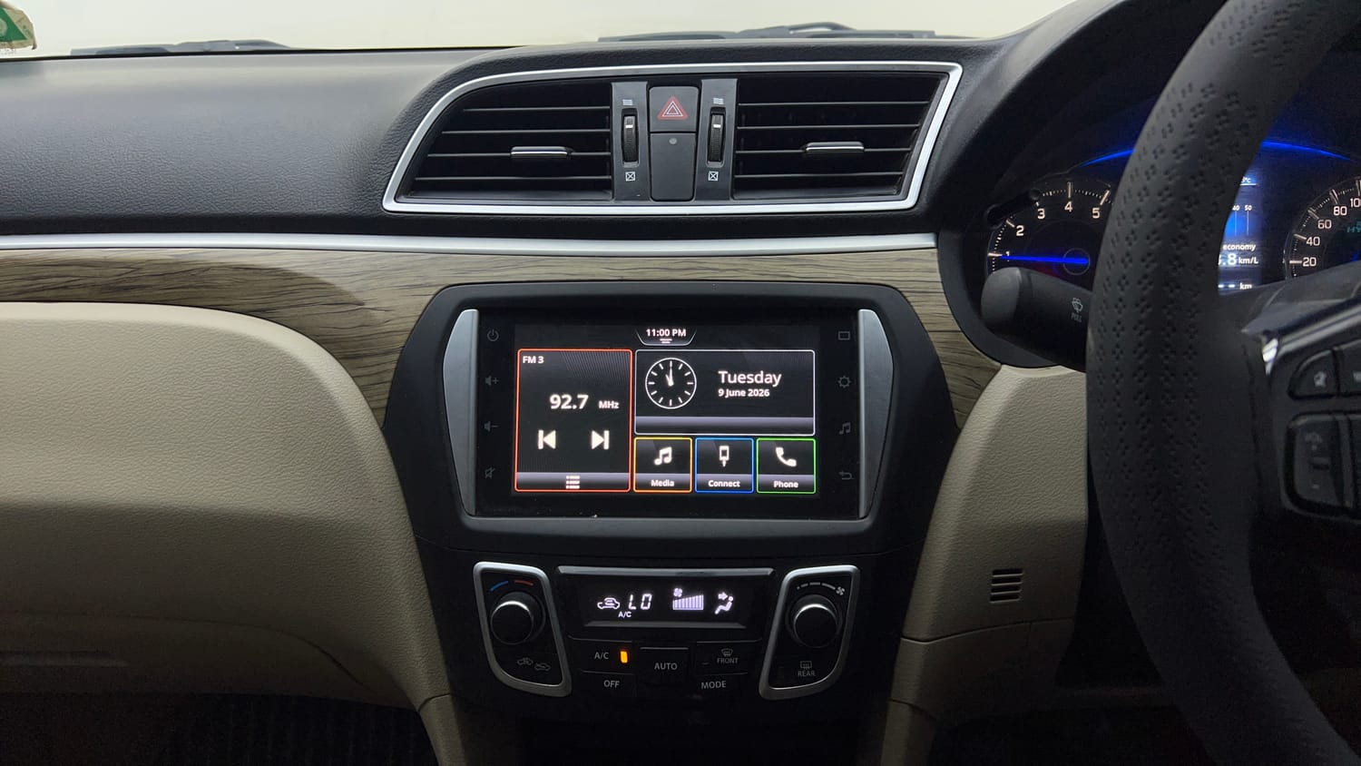 Used 2022 Maruti Suzuki Ciaz Zeta 1.5 Petrol Manual top_features Integrated (in-dash) music system